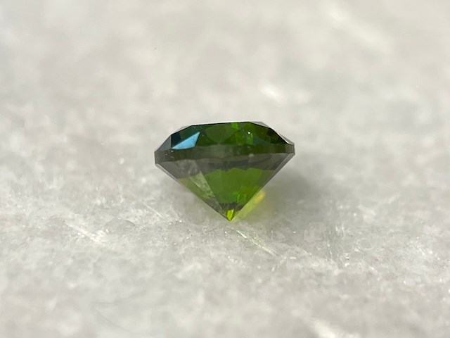 Demantoid - 0.99 carat natuurlijke demantoid - afbeelding 2 van  6