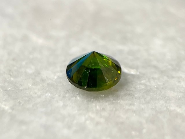Demantoid - 0.99 carat natuurlijke demantoid - afbeelding 3 van  6