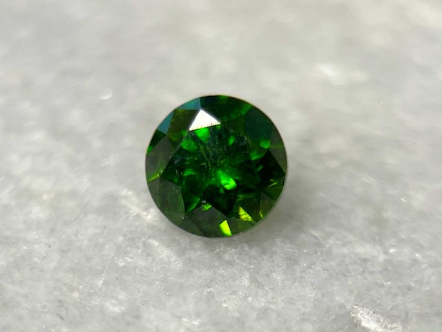 Demantoid - 1.03 carat natuurlijke demantoid - afbeelding 1 van  5