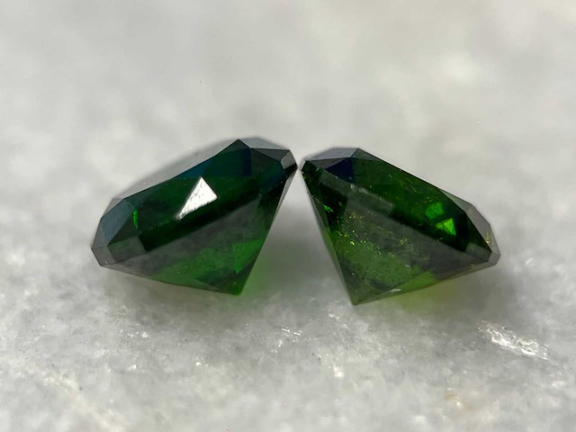 Demantoid - 4.03 carat natuurlijke demantoid - afbeelding 2 van  5