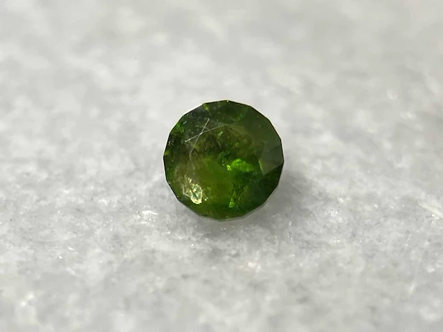Demantoid 0.52 ct - afbeelding 1 van  5