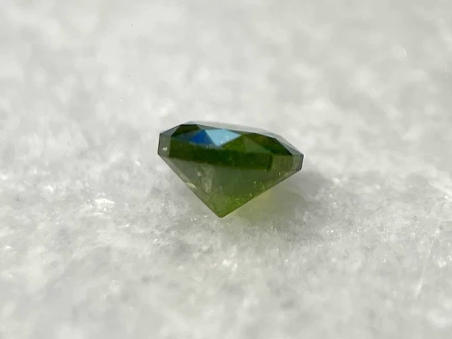 Demantoid 0.52 ct - afbeelding 2 van  5