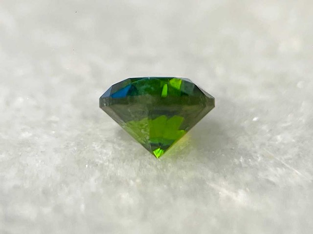 Demantoid 0.55 carat natuurlijke demantoid - afbeelding 2 van  5