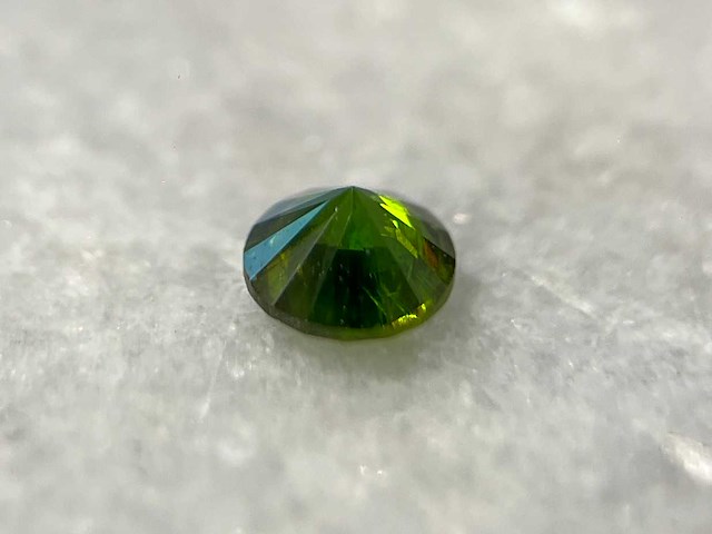 Demantoid 0.55 carat natuurlijke demantoid - afbeelding 4 van  5