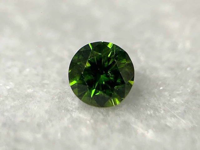 Demantoid 0.55 ct - afbeelding 1 van  5