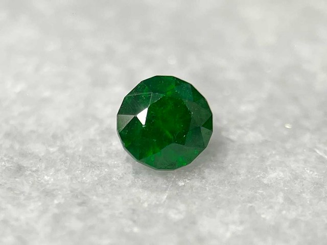 Demantoid 0.59 carat natuurlijke demantoid - afbeelding 1 van  5