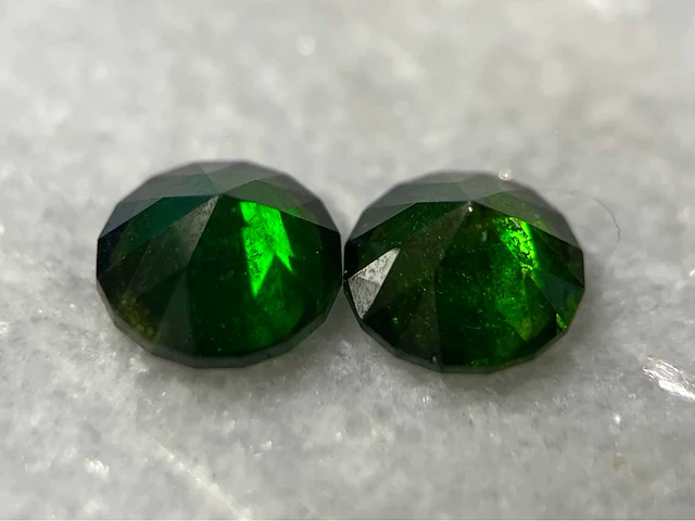 Demantoid 4.03 ct natuurlijk - afbeelding 3 van  5
