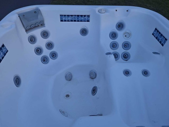Demension one 5 persoons jacuzzi en buitenspa - afbeelding 4 van  25