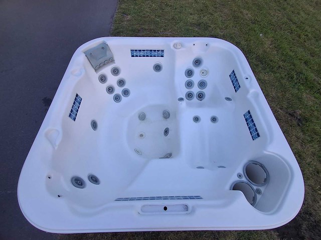 Demension one 5 persoons jacuzzi en buitenspa - afbeelding 13 van  25