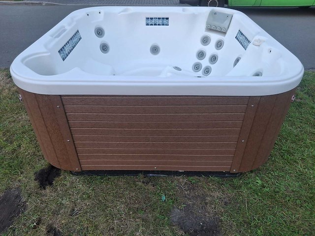 Demension one 5 persoons jacuzzi en buitenspa - afbeelding 22 van  25