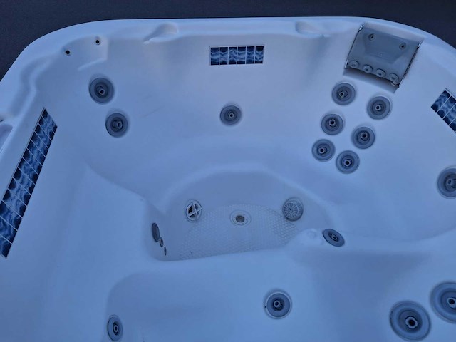 Demension one 5 persoons jacuzzi en buitenspa - afbeelding 8 van  25
