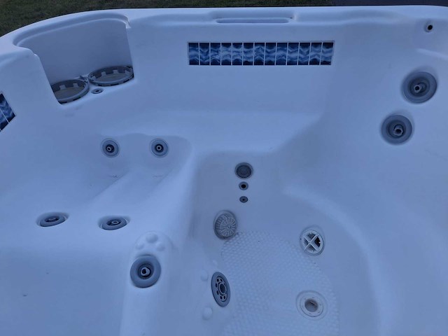 Demension one 5 persoons jacuzzi en buitenspa - afbeelding 25 van  25