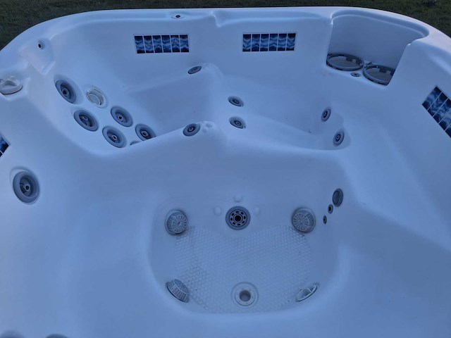Demension one 5 persoons jacuzzi en buitenspa - afbeelding 3 van  25