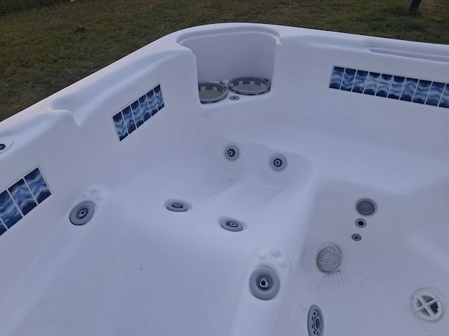 Demension one 5 persoons jacuzzi en buitenspa - afbeelding 2 van  25