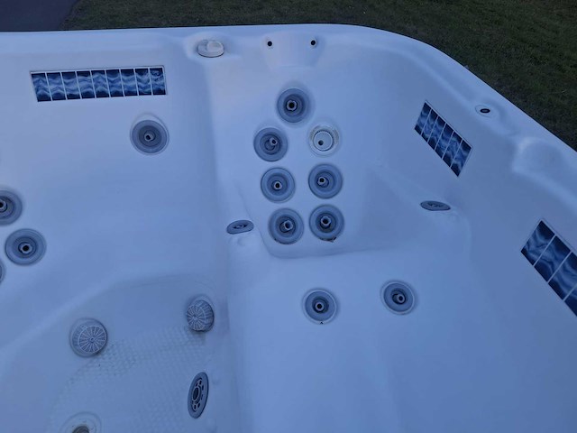 Demension one 5 persoons jacuzzi en buitenspa - afbeelding 6 van  25