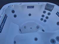 Demension one 5 persoons jacuzzi en buitenspa - afbeelding 8 van  25