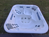 Demension one 5 persoons jacuzzi en buitenspa - afbeelding 1 van  25