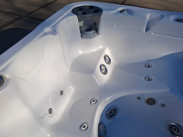 Demension one 6 persoons jacuzzi en buitenspa - afbeelding 9 van  28