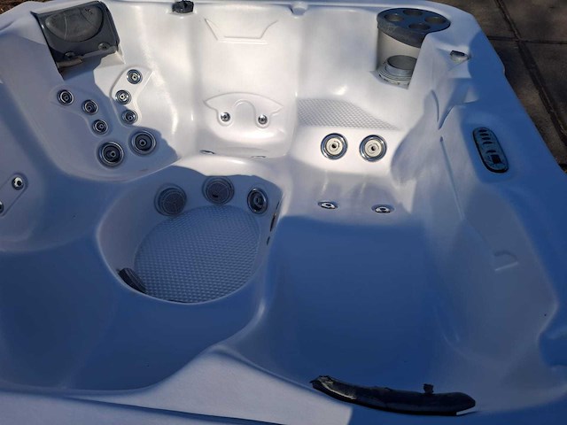 Demension one 6 persoons jacuzzi en buitenspa - afbeelding 11 van  28