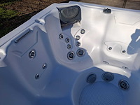 Demension one 6 persoons jacuzzi en buitenspa - afbeelding 16 van  28