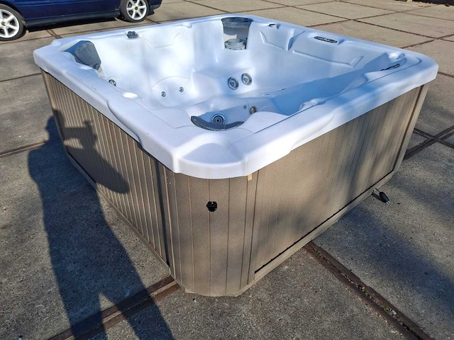 Demension one 6 persoons jacuzzi en buitenspa - afbeelding 21 van  28