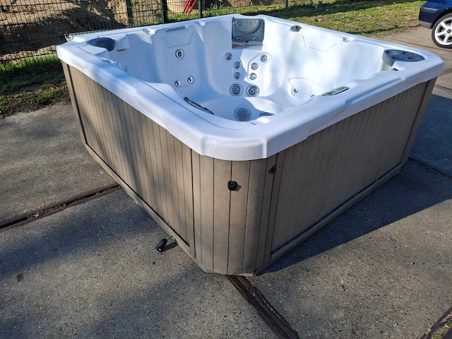 Demension one 6 persoons jacuzzi en buitenspa - afbeelding 23 van  28