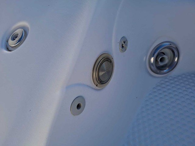 Demension one 6 persoons jacuzzi en buitenspa - afbeelding 28 van  28