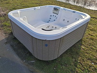 Demension one 6 persoons jacuzzi en buitenspa - afbeelding 3 van  3