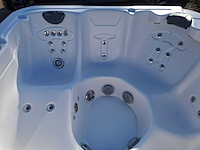 Demension one 6 persoons jacuzzi en buitenspa - afbeelding 2 van  8