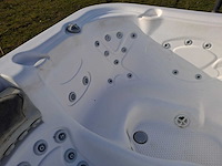 Demension one 6 persoons jacuzzi en buitenspa - afbeelding 1 van  14
