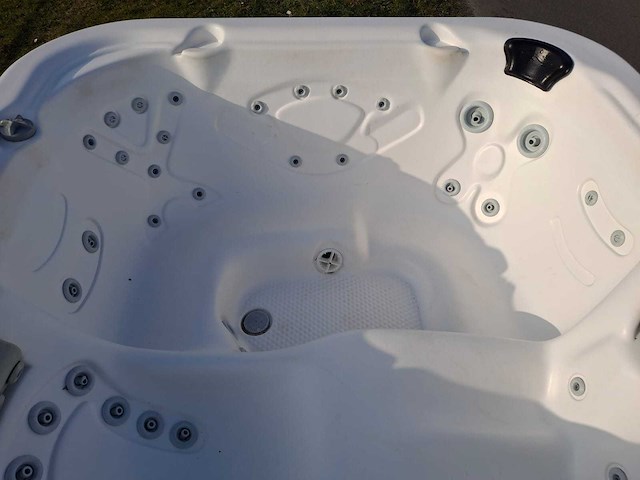 Demension one 6 persoons jacuzzi en buitenspa - afbeelding 2 van  14