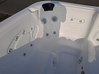 Demension one 6 persoons jacuzzi en buitenspa - afbeelding 3 van  14