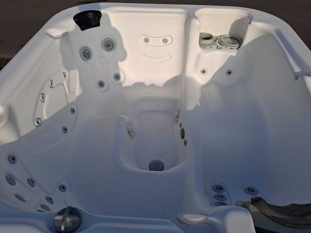 Demension one 6 persoons jacuzzi en buitenspa - afbeelding 4 van  14