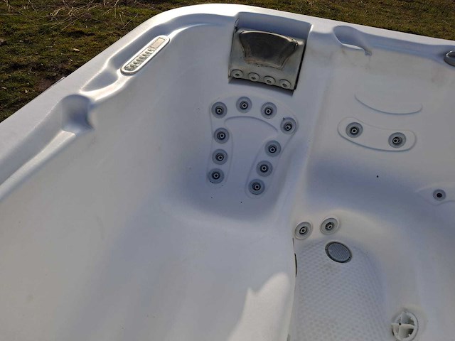 Demension one 6 persoons jacuzzi en buitenspa - afbeelding 7 van  14