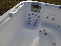 Demension one 6 persoons jacuzzi en buitenspa - afbeelding 7 van  14