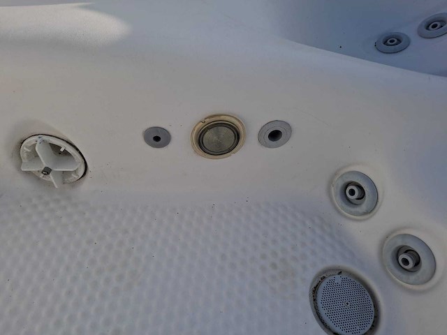 Demension one 6 persoons jacuzzi en buitenspa - afbeelding 9 van  14