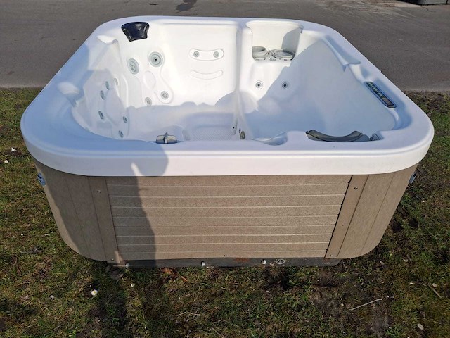 Demension one 6 persoons jacuzzi en buitenspa - afbeelding 5 van  14