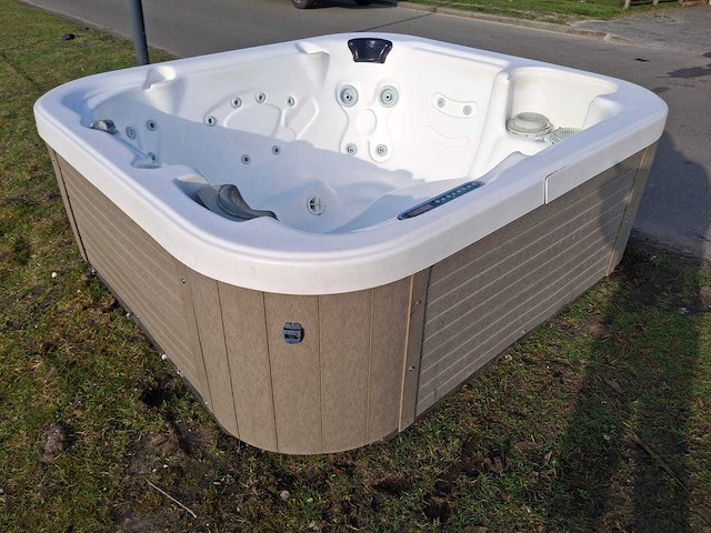 Demension one 6 persoons jacuzzi en buitenspa - afbeelding 13 van  14