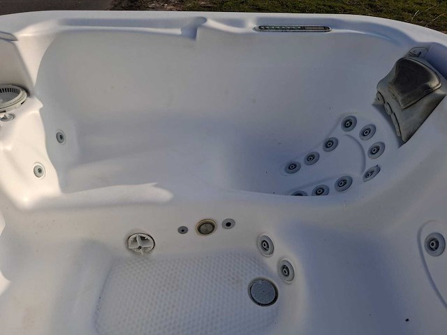Demension one 6 persoons jacuzzi en buitenspa - afbeelding 19 van  30