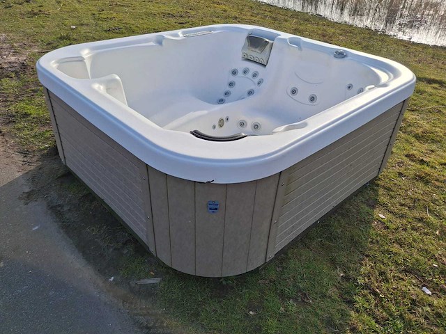 Demension one 6 persoons jacuzzi en buitenspa - afbeelding 7 van  30