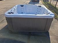 Demension one 6 persoons jacuzzi en buitenspa - afbeelding 20 van  32