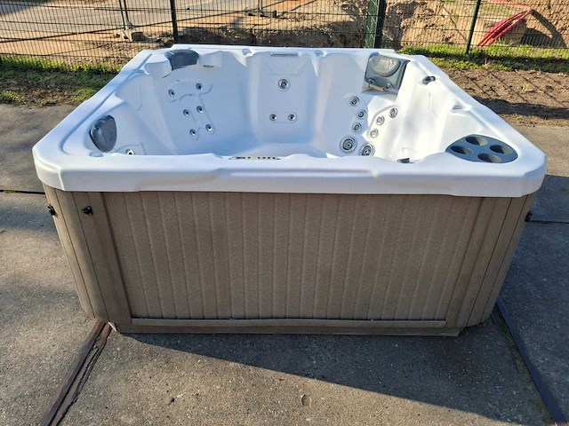 Demension one 6 persoons jacuzzi en buitenspa - afbeelding 23 van  32