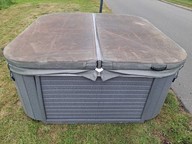 Demension one spa 5 persoons amerikaans jacuzzi en buitenspa - afbeelding 23 van  31
