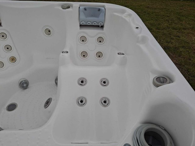 Demension one spa 5 persoons amerikaans jacuzzi en buitenspa - afbeelding 24 van  31