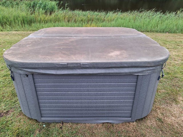 Demension one spa 5 persoons amerikaans jacuzzi en buitenspa - afbeelding 27 van  31