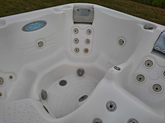 Demension one spa 5 persoons amerikaans jacuzzi en buitenspa - afbeelding 3 van  31
