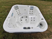 Demension one spa 5 persoons amerikaans jacuzzi en buitenspa - afbeelding 1 van  31