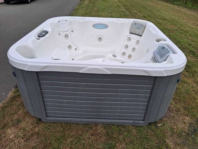 Demension one spa 5 persoons amerikaans jacuzzi en buitenspa - afbeelding 16 van  31