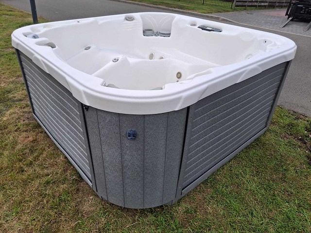 Demension one spa 5 persoons amerikaans jacuzzi en buitenspa - afbeelding 19 van  31