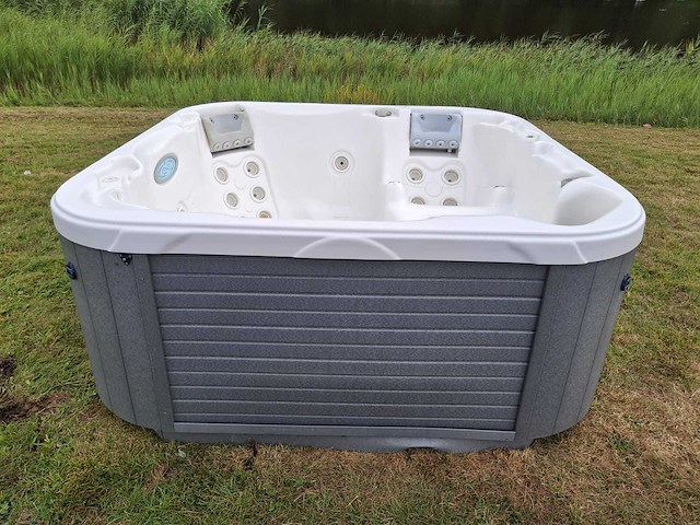 Demension one spa 5 persoons amerikaans jacuzzi en buitenspa - afbeelding 21 van  31
